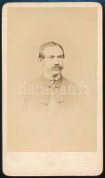 cca 1865 Férfiportré, keményhátú fotó Borsos és Doctor pesti műterméből, 10,5×6 cm