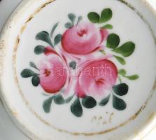 Komacsésze, kézzel festett virágmintával, jelzett, kis kopással, d: 10,5 cm, m: 7 cm
