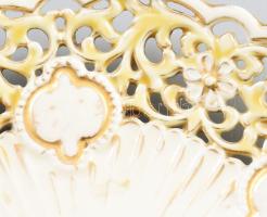 Zsolnay áttört dísz tál. Kézzel festett, jelzett (családi pecsétes), restaurált, d: 21,5 cm