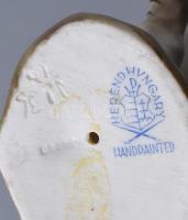 Herendi madár. Kézzel festett, jelzett, csőrén lepattanással. 14 cm