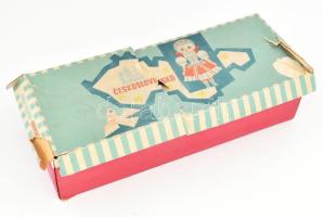 Csehszlovák baba sérült dobozában, h: cca 35 cm