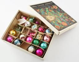 Doboznyi üveg karácsonyfadísz, 30 db, közte izgalmas, értékes darabok.