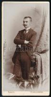 1897 Zsiga, férfiportré, keményhátú fotó Baker Alajos selmecbányai műterméből, 14,5×7,5 cm