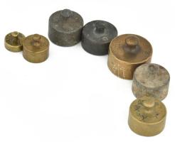 7 darab antik mérlegsúly. Bronz, vas, hitelesítésekkel.