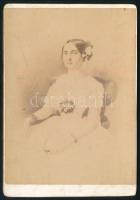 cca 1895 Festményről készült női portré, keményhátú fotó, foltos, 16×11 cm