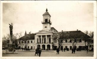 1942 Zombor, Sombor; Városháza és Szentháromság tér. Schlotzer József kiadása / town hall, square (EK)