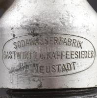 Hungária Szikvízüzem Veszprém szódásüveg, cca 1930/40, nem fejazonos, kopással, m: 30 cm