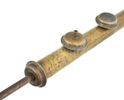 Antik réz permetező, fa nyéllel, cserélhető szórófejekkel, kopással, h: 53 cm