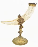 Antik asztali bőségszaru. cca XX. sz első fele, feltehetően francia, bronz, faragott szarv. Kerub figurával. Kis kopással, m: 30,5 cm