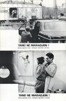 cca 1989 előtt készült ,,Tanú ne maradjon" című jugoszláv film jelenetei és szereplői, 3 db produkciós filmfotó (vitrinfotó, lobbyfotó) nyomdatechnikával sokszorosítva kartonpapírra, egyoldalas nyomással, a használatból eredő (esetleges) kisebb hibákkal, 18x24 cm