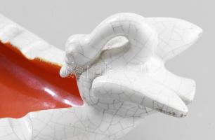 Gorka Géza (1894-1971): Hattyú figurás hamuzó. Jelzett, címkével is jelzett, kis sérülésekkel, egyik...