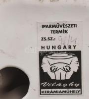 Világhy Árpád (1960-): Szerelmesek, biszkvit porcelán szobor, címkével jelzett, kopással, m: 37 cm