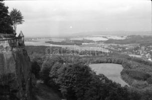 cca 1989 előtt készült felvételek sokféle témáról (portrék, természet, táj, Balaton, Budapest, model...