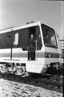 1987 Budapest, új metrókocsik a Kőér utcai metrótelepen, 19 db vintage NEGATÍV, 24x36 mm