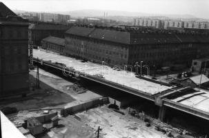 1983-ban és 1984-ben készült felvételek Pesten és Budán, a metróépítéssel kapcsolatos városrendezés/...