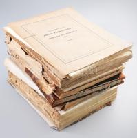 Urkunden und Actenstücke zur Geschichte der Verhältnisse zwischen Österreich, Ungern (Ungarn) und der Pforte im XVI. und XVII. Jahrhunderte. I.-II. kötet kompletten + III. kötet (hiány 1-2. füzet.) (összesen 11 füzet.) Wien, 1838-1842 Schaumburg. 106 p.; 92 + (9)p.; 156 + (6)p.;154 +(2) p. 144 +(4)p; 123p. 80 + (4) p. 148 +(4) p. 106 + (4)p Fűzve, részben kötés nélkül, részben kiadói papírkötésben. Lapok jó állapotban. Magyarországon ritka, forrásértékű történelmi munka. Iratok és dokumentumok Ausztria, Magyarország és a Porta kapcsolatának történetéről