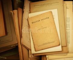 Óriási történelmi tárgyú tanulmány-gyűjtemény. Egy nagy doboznyi különlenyomat, tanulmány a XX: sz e...