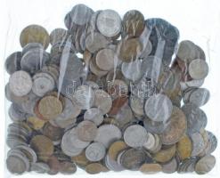 Vegyes, magyar és külföldi érmetétel mintegy ~1kg súlyban T:vegyes Mixed, Hungarian and foreign coin lot (~1kg) C:mixed