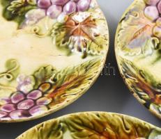 cca 19. sz. vége, 3 darab majolika tányér, sérülésekkel, d: 21 cm