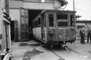 1986 és 1987 Budapest, a HÉV régi járművei, 63 db vintage NEGATÍV, 24x36 mm