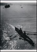 cca 1934 Kinszki Imre (1901-1945) budapesti fotóművész hagyatékából (Evezősök a Dunán), 1 db modern nagyítás, jelzés nélkül, 21x15 cm