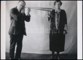 cca 1925 ,,Távolsági hívás, egy korabeli mobilon", 1 db modern nagyítás, jelzés nélkül, 15x21 cm