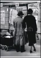cca 1946 Brassai (eredetileg Halász Gyula) (1899-1984) magyar - francia fotóművész felvétele (Párizsi házaspár), a néhai FOTÓ újság (1954-1989) archívumából 1 db modern nagyítás, jelzés nélkül, 21x15 cm