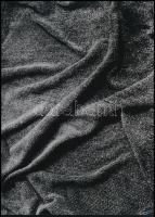 cca 1960 Kárász Judit (1912-1977) budapesti fotóművész és műtárgyfotós felvétele (anyagfotó), vélhetően abból az időszakból, amikor az Iparművészeti Múzeum fényképész munkatársa volt, 1 db modern nagyítás, jelzés nélkül, 15x21 cm