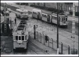 cca 1960 Budapesti villamosok, a 10-es és a 3-as jelzésű, köztük egy távolsági autóbusz, 1 db jelzés nélküli modern nagyítás, 15x21 cm