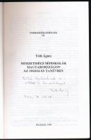 Tóth Ágnes: Nemzetiségi népiskolák Magyarországon az 1943/44-es tanévben. (DEDIKÁLT). Szerk.: Apró E...
