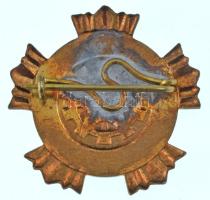1953. "A Gépipar Kiváló dolgozója" zománcozott fém kitüntető jelvény (30mm) T:AU patina