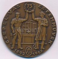 1967. "Csepel Vas- és Fémművek 75 év 1892-1967" egyoldalas bronz emlékérem (60mm) T:AU