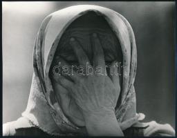 cca 1975 Borbély Mihály dunaújvárosi fotóművész vintage felvétele (Engem már ne!), feliratozva, ezüst zselatinos fotópapíron, 18x23,3 cm