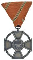 1946. "Magyar Köztársasági Érdemérem ezüst fokozata" ezüstözött bronz kitüntetés eredeti mellszalagon T:AU,XF Hungary 1946. "Merit Medal of the Hungarian Republic, Silver Grade" silver plated bronze decoration on original ribbon C:AU,XF NMK 494.
