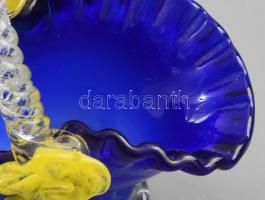 Antik cseh kosár alakú üveg asztaldísz. Anyagában élénk színekkel színezett, jelzés nélkül, hibátlan...