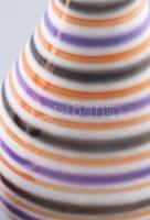 2 darab retro iparművészeti váza. Kis kopással, egyik talpánál kis ütődéssel, m: 21 cm