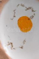 2 darab retro iparművészeti váza. Kis kopással, egyik talpánál kis ütődéssel, m: 21 cm