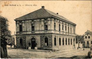 1926 Dvur Králové nad Labem, Königinhof an der Elbe; Delnicky dum. K. Pribil / worker's hous, restaurant, beer hall, street view (fl)