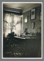cca 1930 Nagypolgári lakásbelsők, 4 db albumlapra ragasztott fotó, 9×6 cm