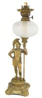 Réz asztali lámpa, petróleumlámpa. Alabárdos katona figurával, csiszolt üveggel, felső üveg búra nélkül. 53 cm
