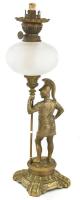 Réz asztali lámpa, petróleumlámpa. Alabárdos katona figurával, csiszolt üveggel, felső üveg búra nél...