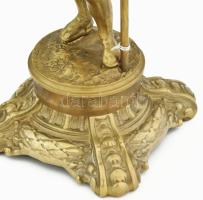 Réz asztali lámpa, petróleumlámpa. Alabárdos katona figurával, csiszolt üveggel, felső üveg búra nél...