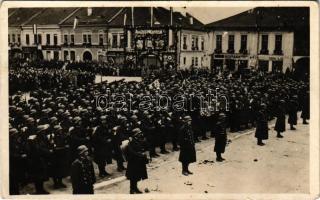 1938 Rozsnyó, Roznava; bevonulás, "Mindent Vissza" díszkapu, Seidl és Neumann üzlete, Stigutz szálloda, étterem és kávéház / entry of the Hungarian troops, decorated gate, shops, hotel, restaurant and cafe (fl)