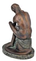 Kisfaludi Strobl Zsigmond (1884-1975): Fürdőző nő. Patinázott bronz, márvány talapzaton. Jelzett, 1/...