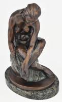 Kisfaludi Strobl Zsigmond (1884-1975): Fürdőző nő. Patinázott bronz, márvány talapzaton. Jelzett, 1/...