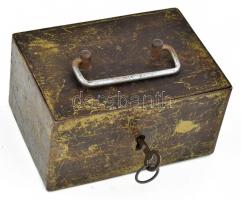 Antik fém pénzkazetta kulccsal 18x13x9 cm