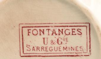 Sarreguemines antik kancsó. Jelzett, kis kopással, m: 16 cm