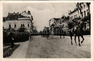 1940 Kolozsvár, Cluj; bevonulás, Horthy Miklós, magyar zászlók, Gilovics Papszt. Sárai E. 67. / entry of the Hungarian troops, Regent Horthy, Hungarian flags + "1940 Kolozsvár visszatért" So. Stpl (EK)