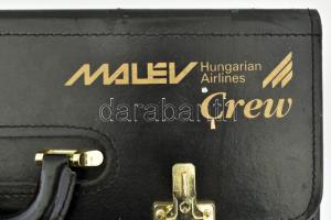 Malév számzáras pilótatáska, benne mappával. Kopásokkal, de szép állapotban, kemény oldalakkal, 45x3...