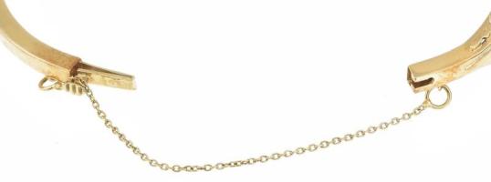 Arany (Au) 14K karperec biztonsági lánccal, 9 db gránát kővel, jelzett, 55,8×5 cm, br: 20,1 g